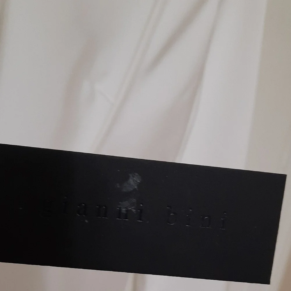 Gianni Bini Classic White Long Sleeve Dress - Picture 2 of 11